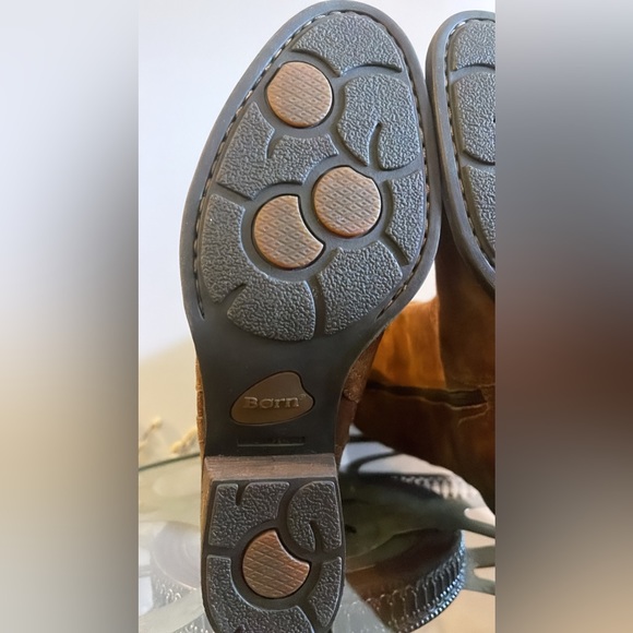 NWOT BORN - POLY Boots - Tan Tobacco Distressed Suede Leather. SIZE: 8.5 - Picture 10 of 14